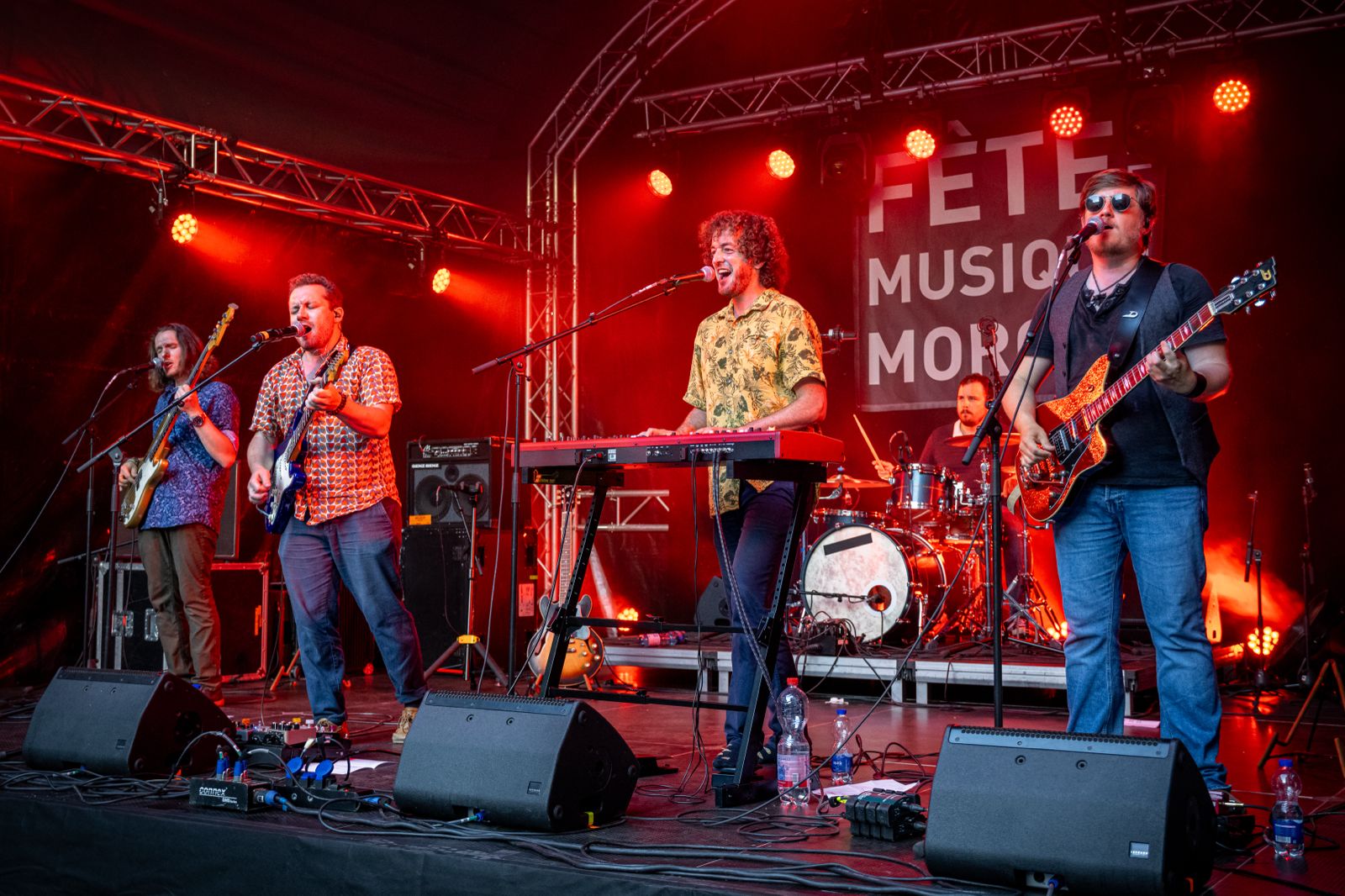 Le groupe, The Red Fires